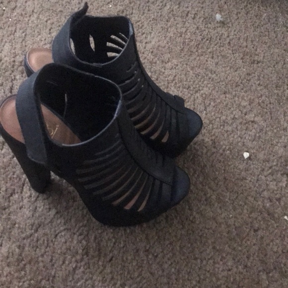 Platforms - Picture 2 of 4